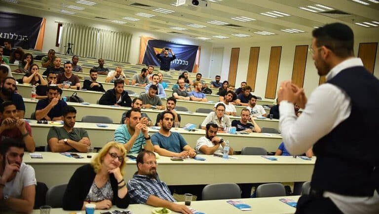 כיצד בוחרים שמאי עסקים מנוסה ואמין? | מכללת אפיק