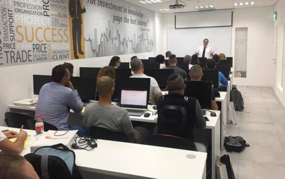 איך להשקיע בבורסה למתחילים , איך משקיעים בבורסה סכומים קטנים וגדולים? – מכללת אפיק - Crypto, מימון ופיננסים