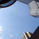 מגדלים. כיתוב: קורסים במקרקעין