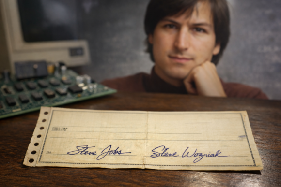 הצ׳ק הראשון של אפל: סיפור של חדשנות והיסטוריה   כללי