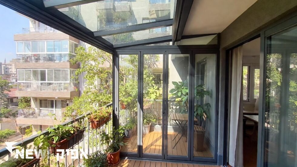 סגירת מרפסת כחלק משיפוץ – איך לפעול נכון בלי להסתכן בקנס