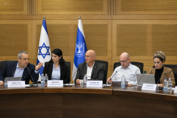 בצל המלחמה: הכנסת דנה בפיצויים, מפונים וחוסר הוודאות הכלכלי   שמאות רכוש